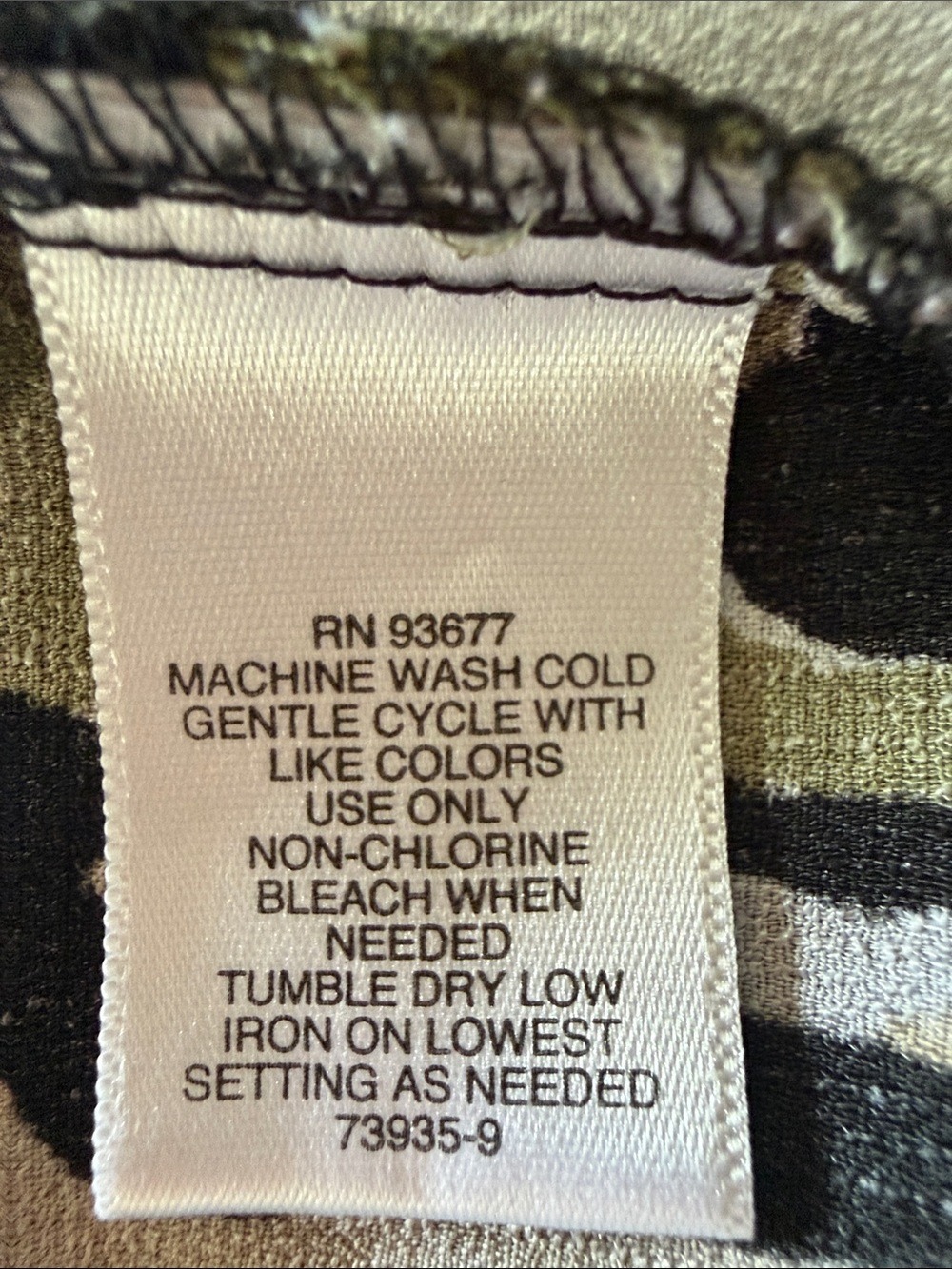 Liz Claiborne Olive Black Cream Paisley V-Neck Sleeveless Top - Picture 5 of 6